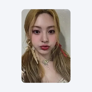 STAYC (스테이씨) - [WE NEED LOVE] : OFFICIAL PHOTOCARD (APPLE MUSIC POB)
