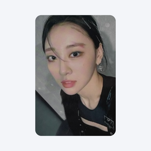 LOONA (이달의 소녀) - [&] OFFICIAL PHOTOCARD