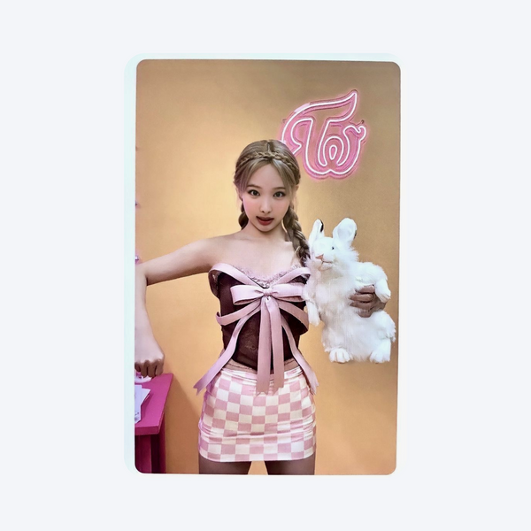 TWICE (트와이스) - [BETWEEN 1&2] : OFFICIAL PHOTOCARD (COMPLETE/RED VERSION)