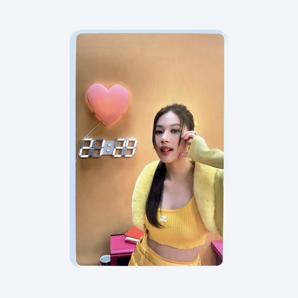 TWICE (트와이스) - [BETWEEN 1&2] : OFFICIAL PHOTOCARD (COMPLETE/RED VERSION)