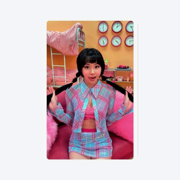 TWICE (트와이스) - [BETWEEN 1&2] : OFFICIAL PHOTOCARD (COMPLETE/RED VERSION)