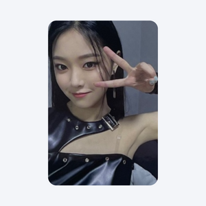 LOONA (이달의 소녀) - [&] OFFICIAL PHOTOCARD