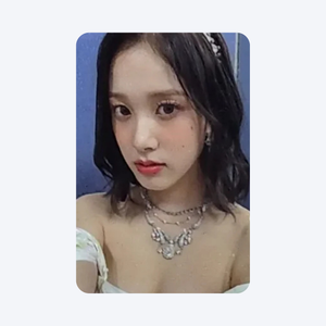 STAYC (스테이씨) - [WE NEED LOVE] : OFFICIAL PHOTOCARD (APPLE MUSIC POB)