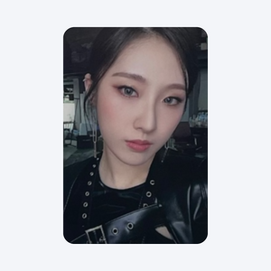 LOONA (이달의 소녀) - [&] OFFICIAL PHOTOCARD