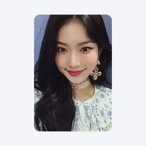 STAYC (스테이씨) - [WE NEED LOVE] : OFFICIAL PHOTOCARD (APPLE MUSIC POB)