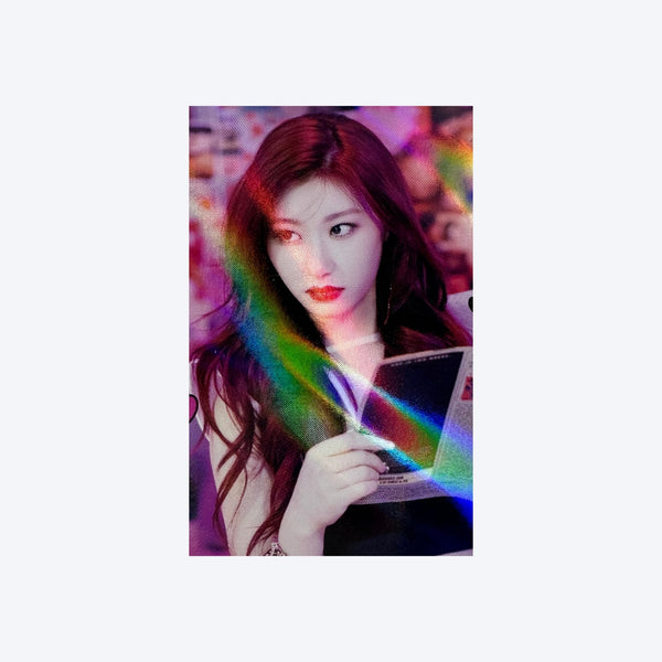 ITZY (있지) - [GUESS WHO] : (OFFICIAL HOLOGRAM PHOTOCARD)