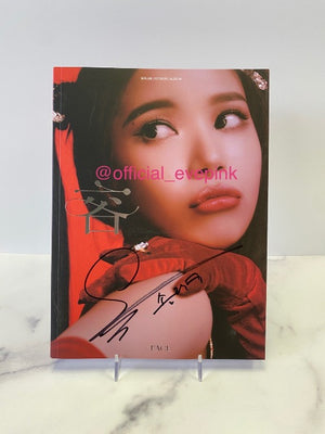 [AUTOGRAPHED CD] SOLAR (솔라) 1ST MINI ALBUM - [容 : FACE] (ONLINE ONLY)